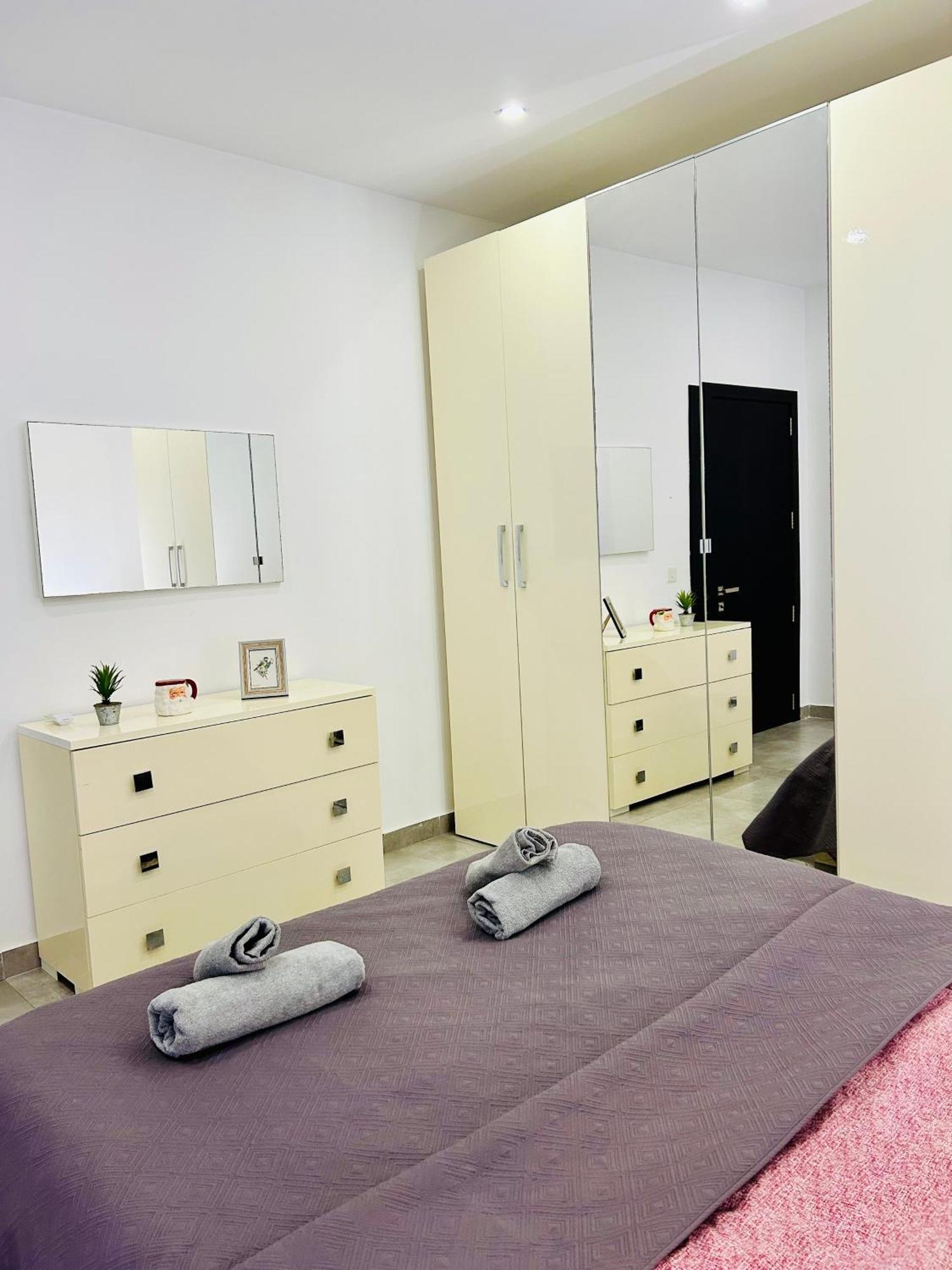 Cosy Seaside Apt, 200M From The Seafront Gzira Exteriör bild